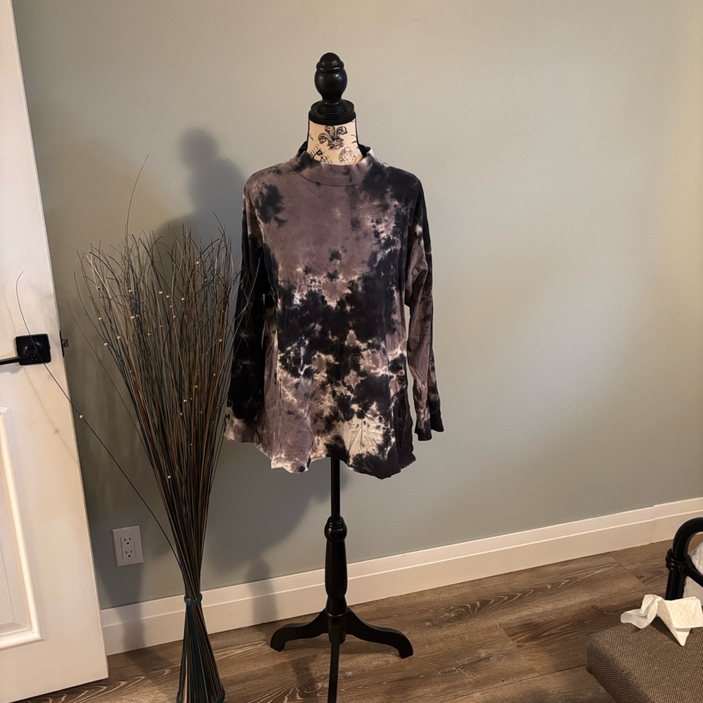 We The Free Black and Gray Tie-Dye Top